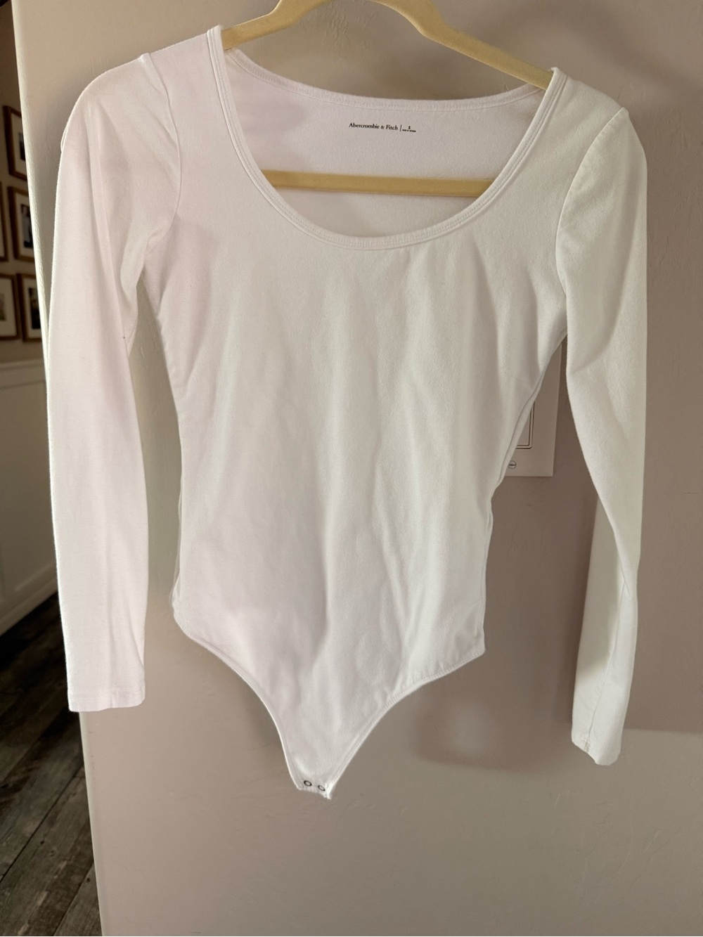 Abercrombie & Fitch White Long-Sleeve Scoop Bodysuit
